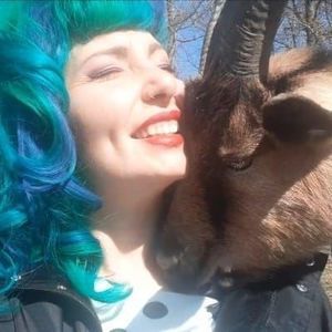 Meet your Posher, Josee